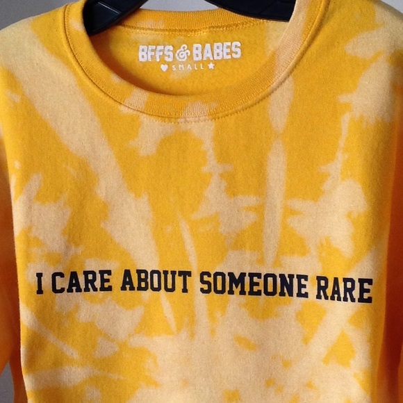 🌟⚫️🌟 BFFs & Babes -Yellow for Yiannis Sweatshirt - Picture 6 of 6